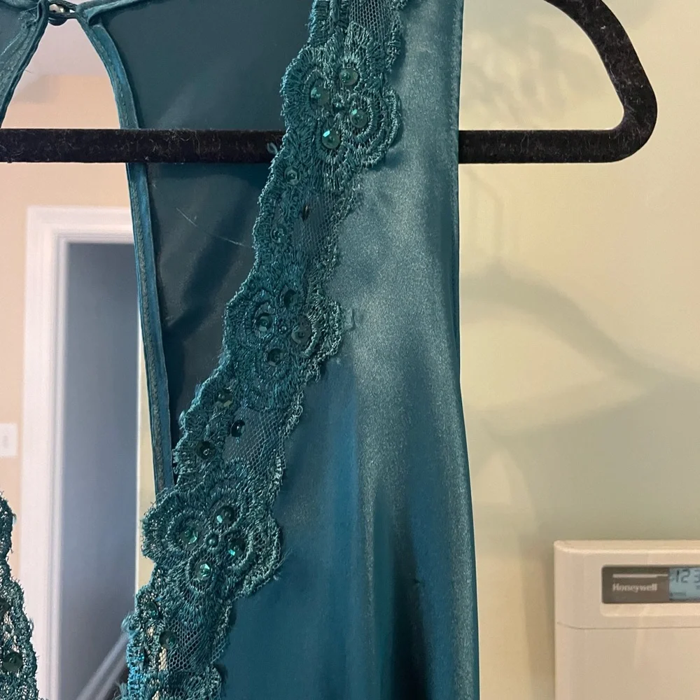 SLIP DRESS Beautiful! - Picture 4 of 9